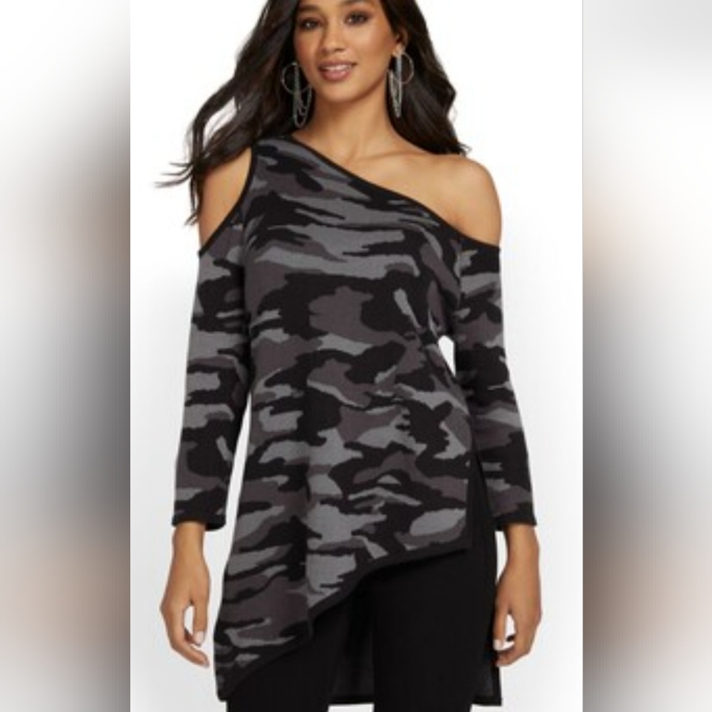 Cold shoulder asymmetrical tunic sweater NWOT